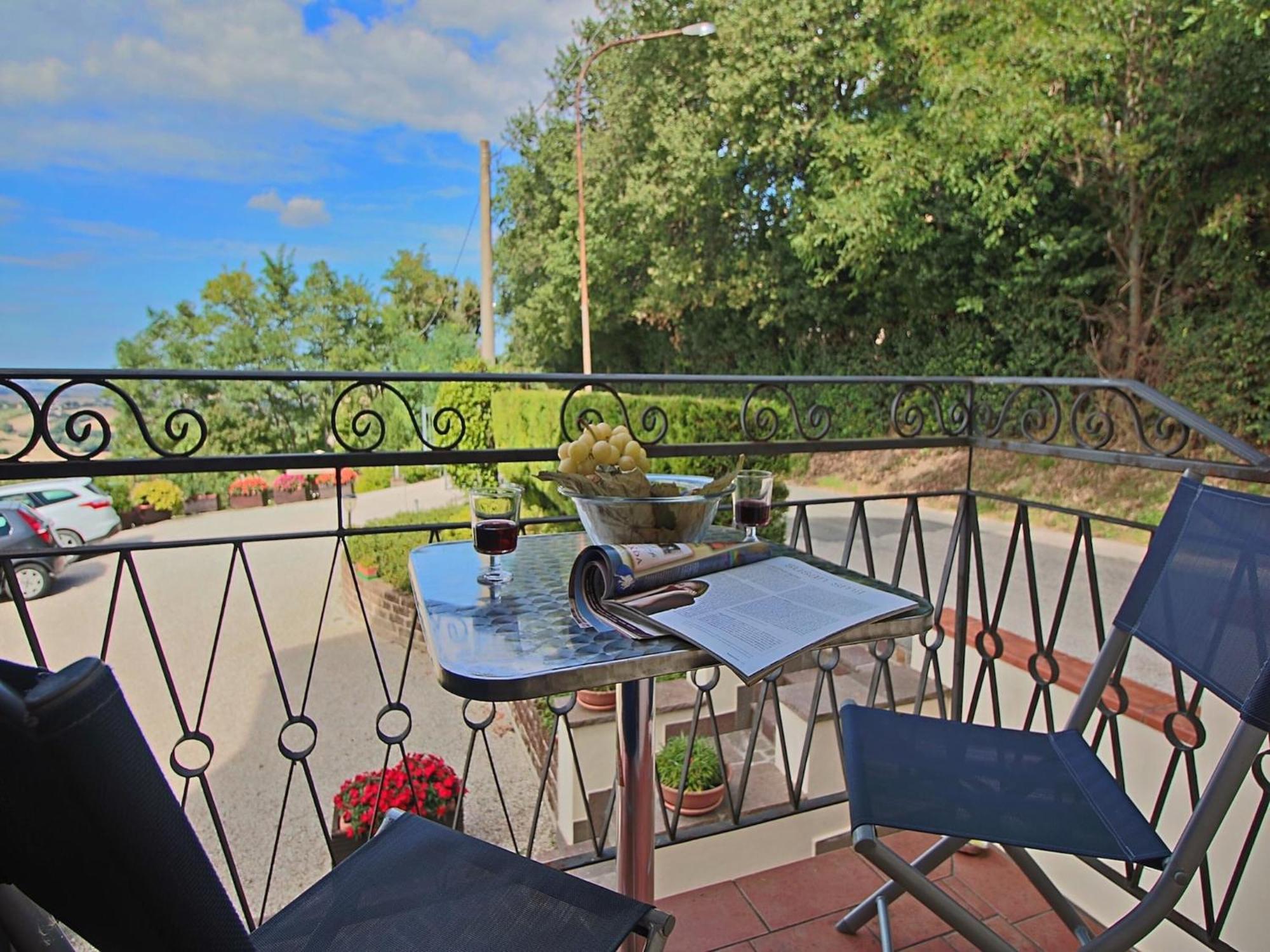 Nice Flat In Arcevia With Swimming Pool Ngoại thất bức ảnh